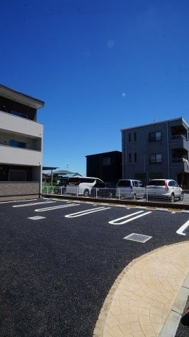エムズ　サニーガーデンⅩⅧの駐車場