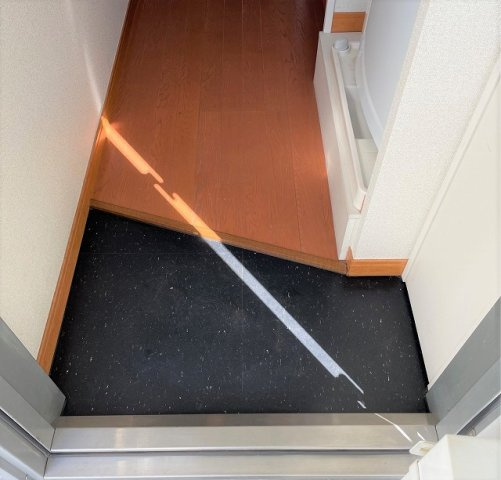 レオパレス鹿鳴館の玄関