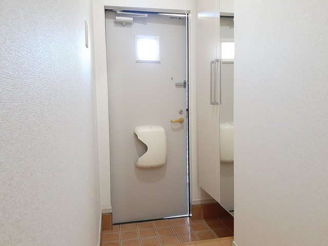 セカンド・ストリームの玄関|毎日通る玄関はこちらです