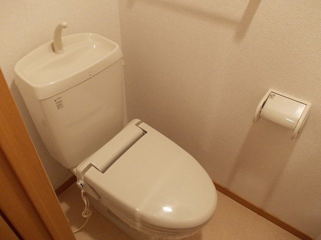 ガーデンフォート公津の杜のトイレ|落ち着いた色調のトイレです