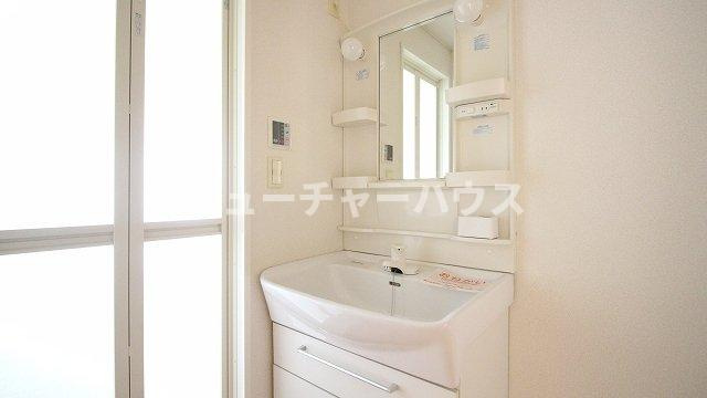 Ｖｅｒｄｅ　Ｖｉｌｌａ　Ⅱの洗面所|スペースが確保できる洗面所です