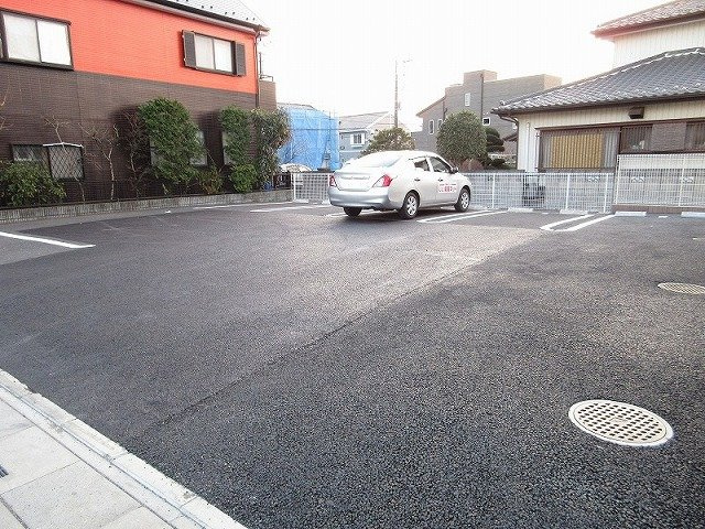 オーチャード　カウンティの駐車場|カースペースがあります