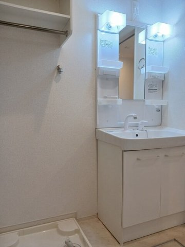 フォンテーヌⅠの洗面所|明るい洗面所です