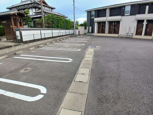 ヒルズ１．福田Ｂの駐車場|駐車場に車を止められます