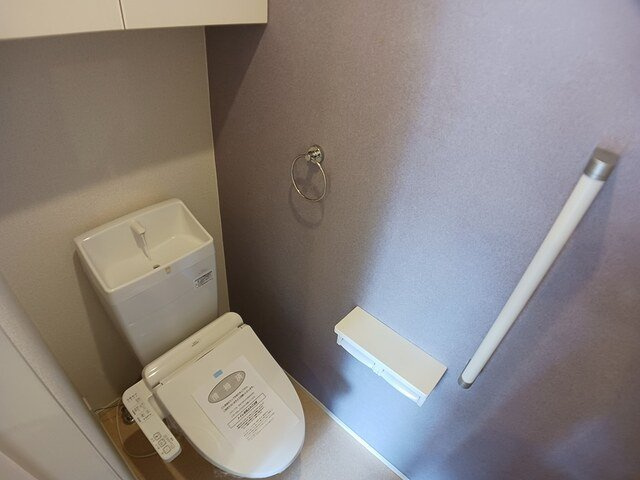 ヒルズ１．福田Ｂのトイレ|落ち着いた色調のトイレです