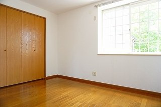 オーポワールの内装|明るい色調の室内です