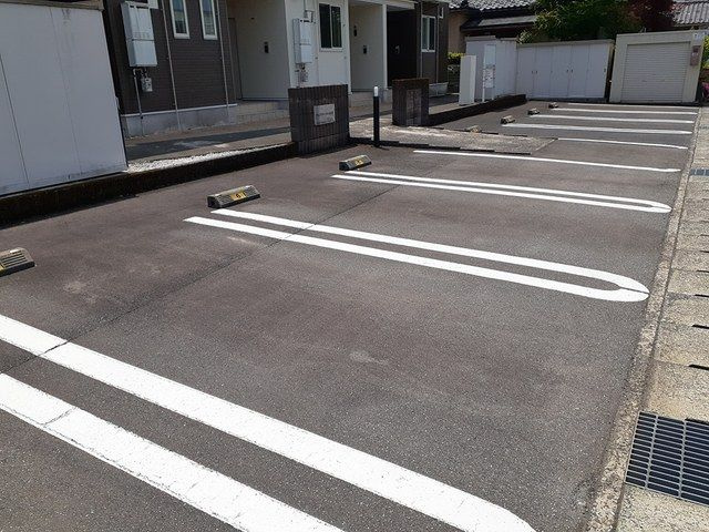 フェアリ－・テ－ル　Ⅱの駐車場
