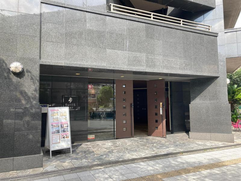 SWISS難波西のエントランス