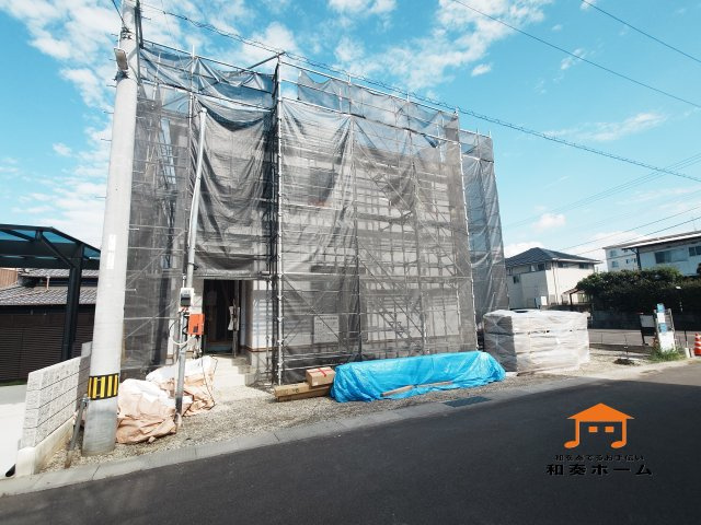 クレイドルガーデン善通寺市善通寺町第３◇最も高い耐震性能を取得しているオール電化住宅！の前面道路含む現地写真|外観
前面道路が広く見通しが良いため、ファミリーカーのような大きな車でも運転しやすく、車庫入れも余裕を持ってできるのが魅力的なお家です。