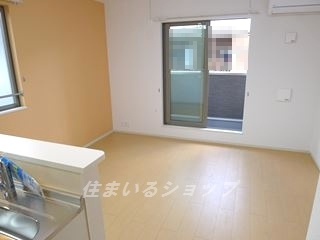 Ｓｋｙ　Ｂｉｒｄの居間・リビング|人気の対面キッチン・エアコン付き