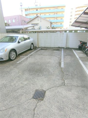 エンゼルハイム大森本町の駐車場