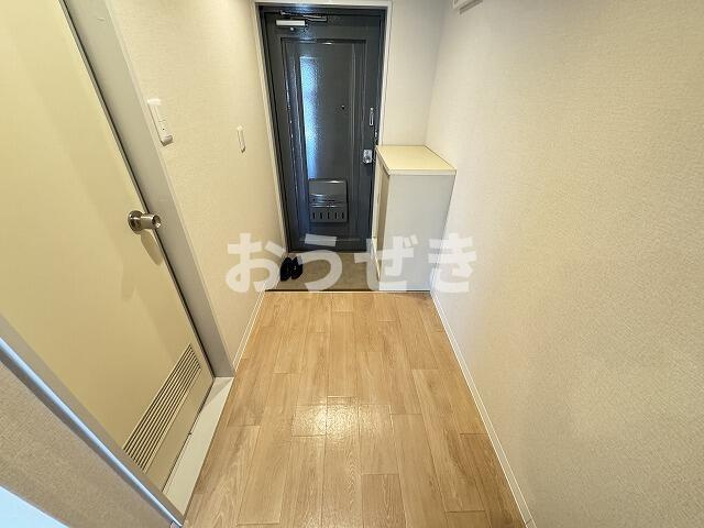 横浜要ビルの玄関|※別部屋参考写真です
