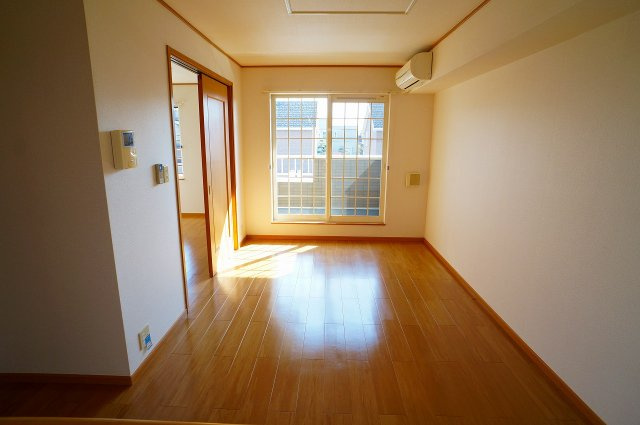 【居間・リビング】 | サニーハウス | こちらのリビングで趣味の時間をお楽しみください