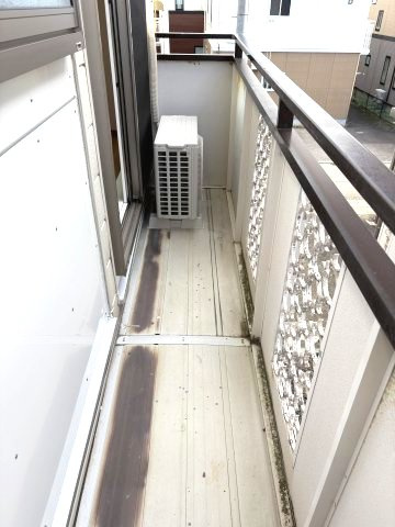 シャンポール新川のバルコニー