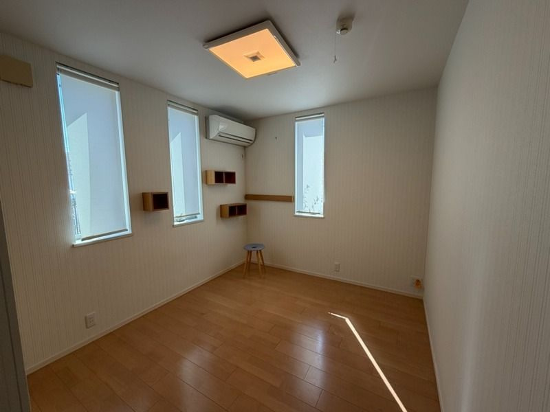 北長瀬表町2丁目戸建の居間・リビング
