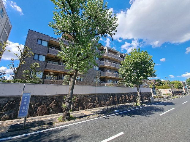 ヒルズ上甲子園の外観