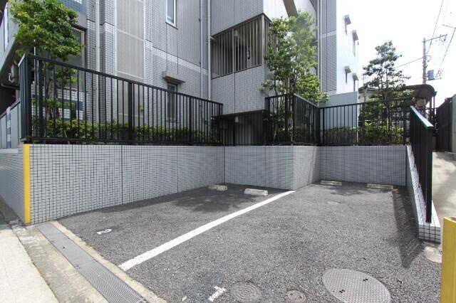 ＴＨＥパームス田園調布(ザパームスデンエンチョウフ)の駐車場