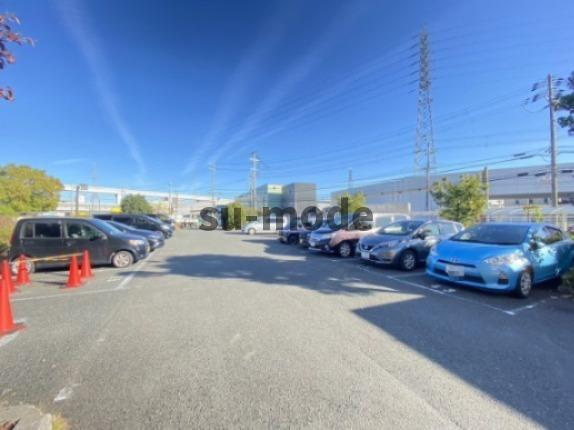 AuroraCourt南摂津の駐車場