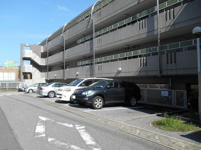 南柏堀ハイツの駐車場|車をお持ちの方に嬉しい駐車場付きの物件です
