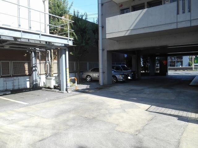 南柏堀ハイツの駐車場|駐車場に車を止められます