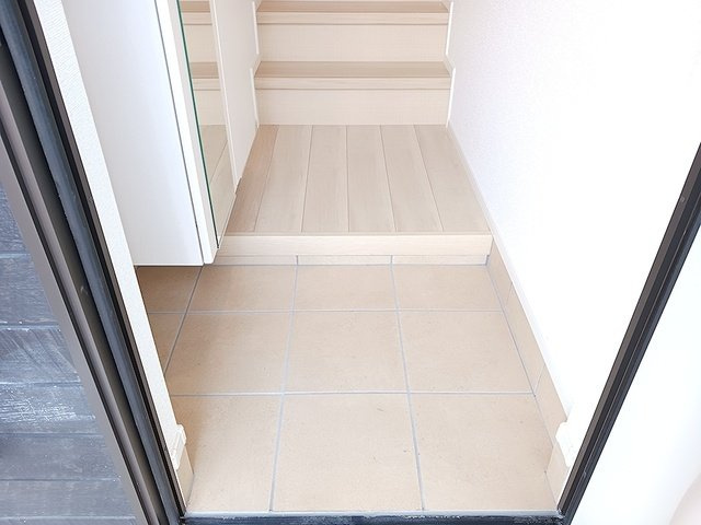 【玄関】 | ビオレタＡ | 明るい玄関です