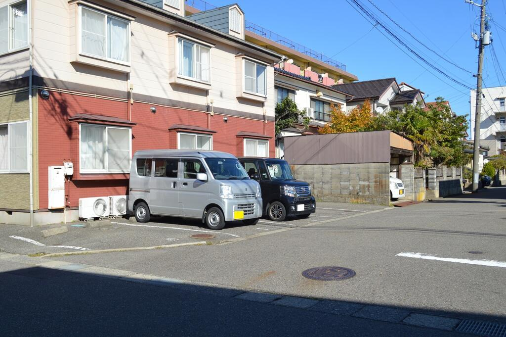 ハイツリモージュ紫竹の駐車場