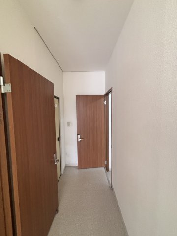 ファミアール北畠1階事務所の内装