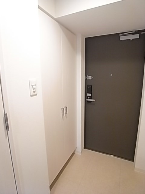 エスリード神戸三宮ラグジェの玄関