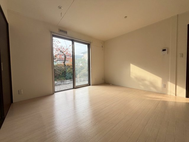 河内長野加賀田平屋A棟の洋室|同施工会社の類似写真
