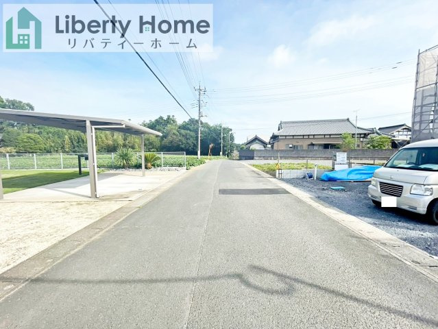 ひたちなか市三反田　E号棟　新築戸建の前面道路含む現地写真