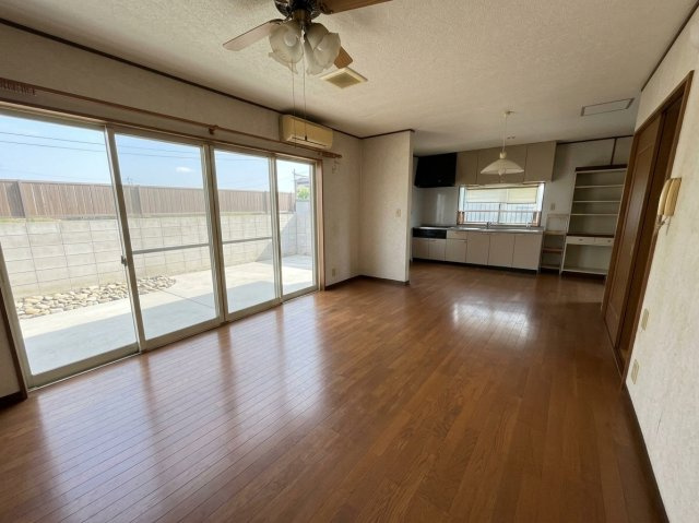桜台1丁目中古住宅の居間・リビング