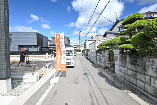 宝塚市高司3丁目新築一戸建て│4SLDK+並列駐車2台可の前面道路含む現地写真|前面道路は東側4.0ｍ公道です。