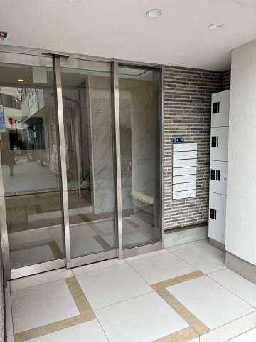 PALAZZO逆瀬川のエントランス