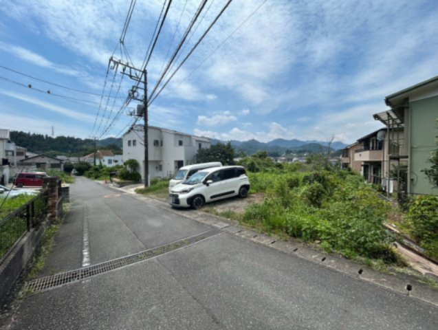 あきる野市舘谷￤高台の広々163坪超！建築条件なしの売土地♪の前面道路含む現地写真