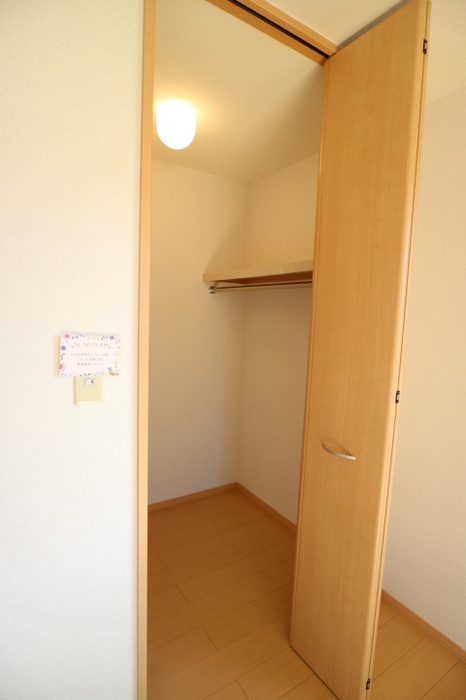 プリーズ淡路　B棟の収納