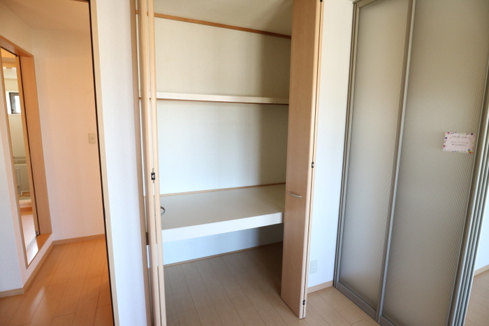 プリーズ淡路　B棟の収納