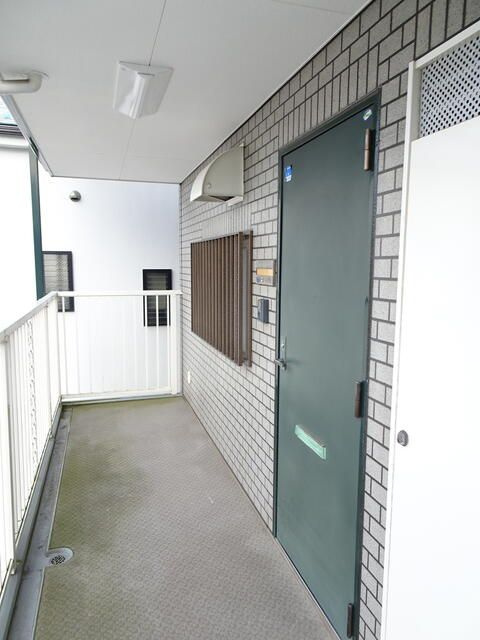 メゾン１４１の玄関