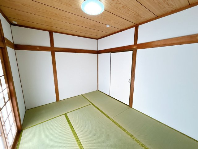 仲介手数料不要　カチタス北区弓削1丁目　武蔵塚駅徒歩7分4LDK【弓削小・武蔵中】の和室|1階和室6畳：照明・スイッチ交換、エアコン用コンセント