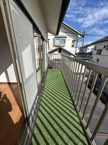 仲介手数料不要　カチタス北区弓削1丁目　武蔵塚駅徒歩7分4LDK【弓削小・武蔵中】のバルコニー|2階ベランダ：2部屋とつながる