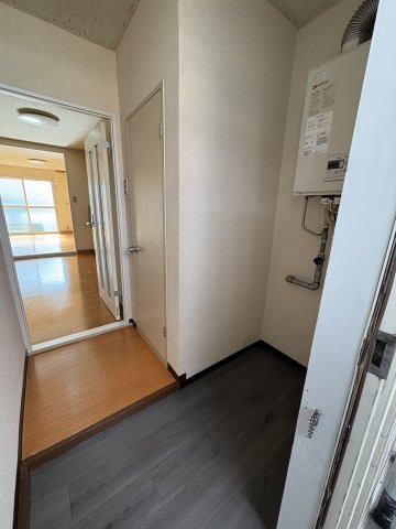 シャンポール新川の玄関