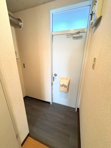 シャンポール新川の玄関