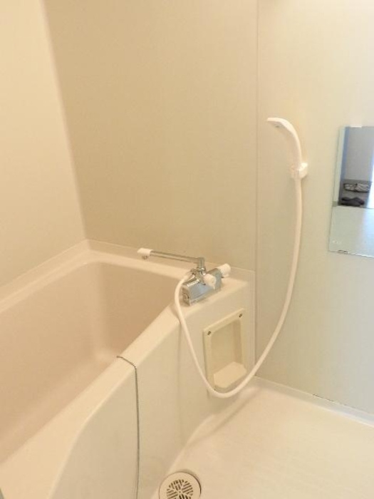 ヴァンベールしののめ　B棟の浴室