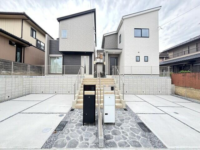新築戸建て・仲介手数料無料）小牧久保一色　第１期・1号棟の前面道路含む現地写真|外観