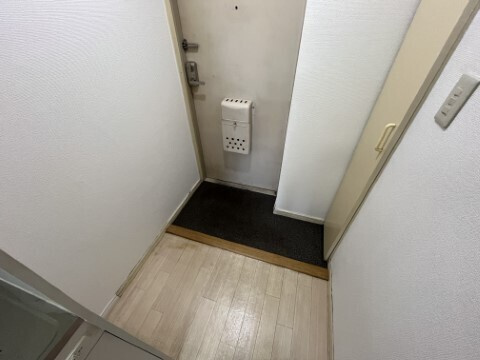 セシール鴨池の玄関
