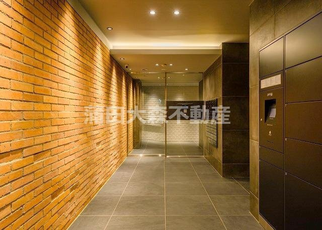 ラフィスタ多摩川のエントランス|防犯カメラTVモニター付オートロック宅配BOXメールBOX管理人室　エントランス　