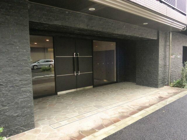 フェニックス新横濱クアトロのエントランス