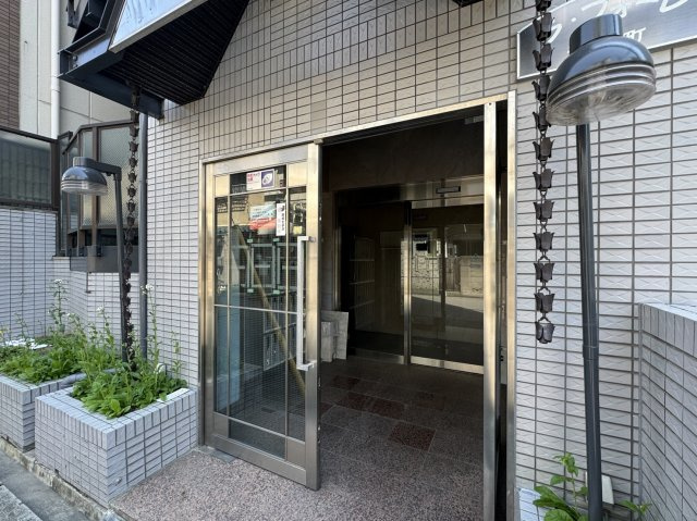 ラフォーレ沢ノ町のエントランス