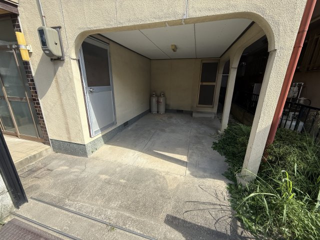 大和高田市出戸建の駐車場
