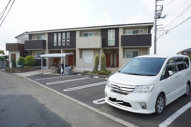 ブリリアントテールの駐車場