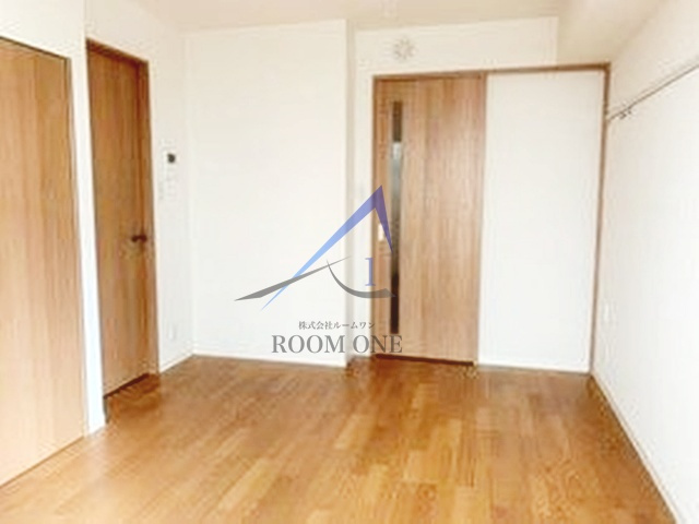 ウルラ東池袋の居間・リビング|洋室のお部屋です。